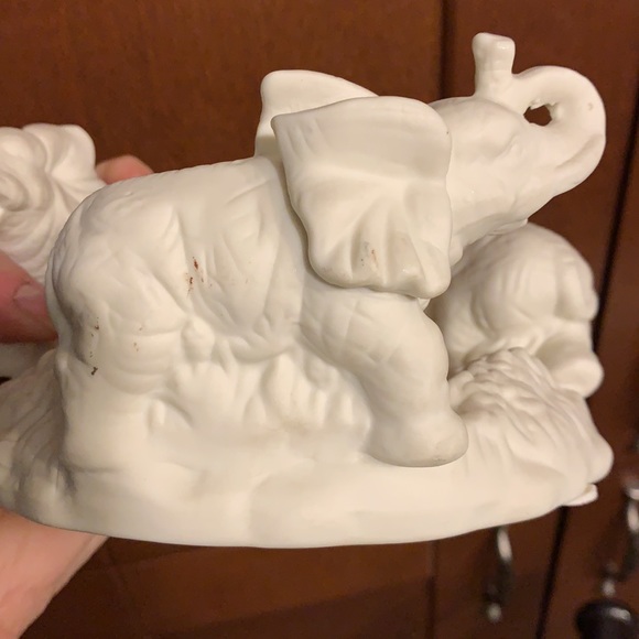 SALE!! Circle of friends elephant candle holder 3 different trunks - Picture 7 of 16